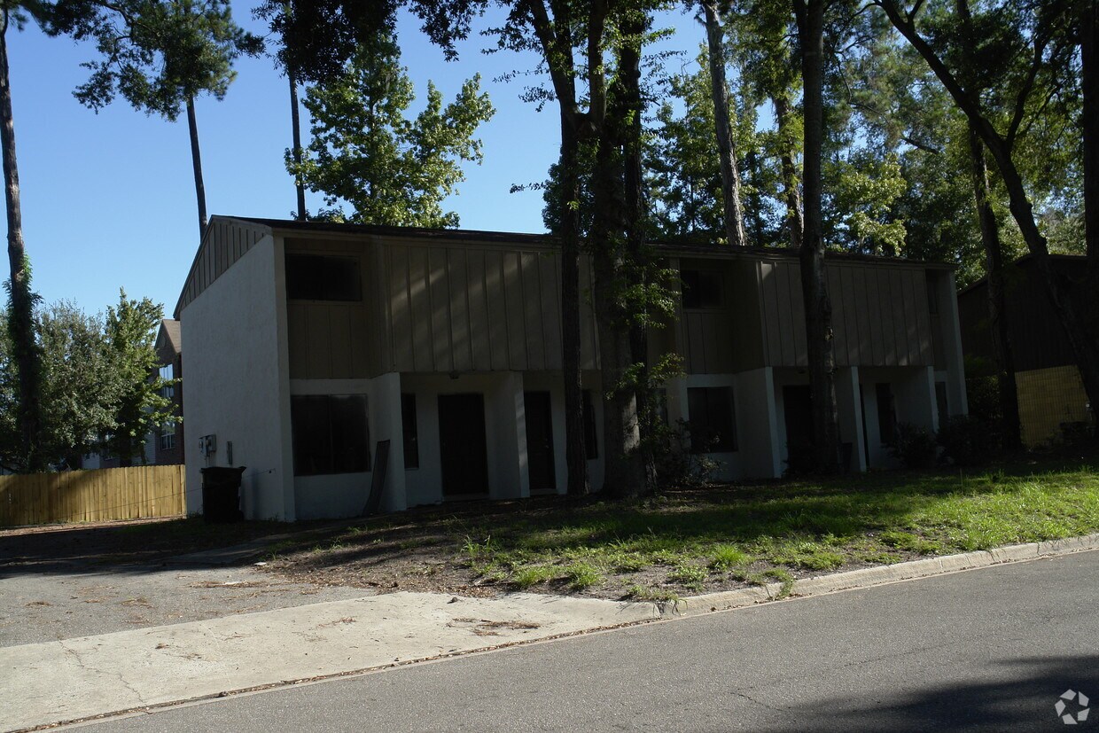 Primary Photo - 620 SW 10th Ln