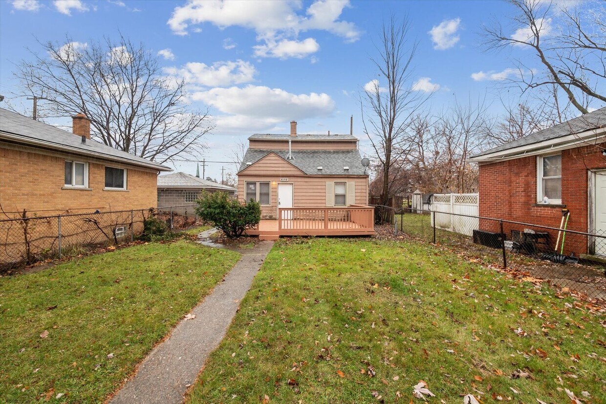 Foto principal - 3 bedroom 2 full bathrooms Warren $1,300