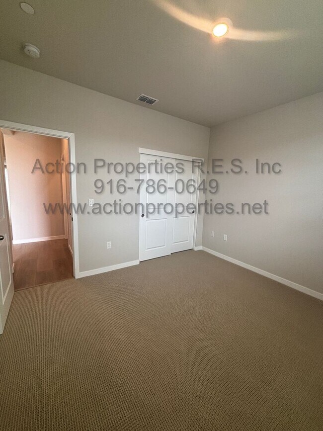 Foto del edificio - Action Properties Offering Roseville Solar: Inspiration Village Community Gated: 3 Bedroom 3 Bath...
