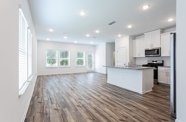 Building Photo - 364 White Tail Rd