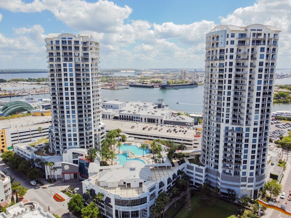 Foto principal - ***City Views | Towers of Channelside 2 Be...