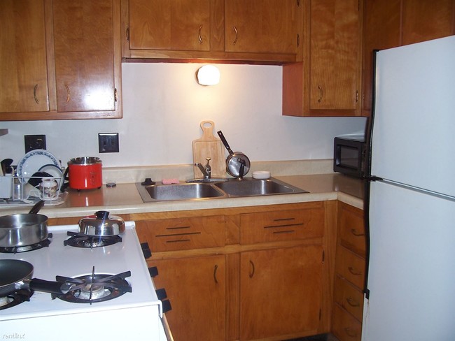 Building Photo - 1 br, 1 bath  - Hunter Lodge  Unit