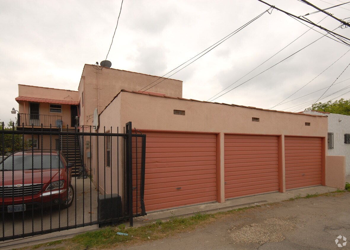Building Photo - 1207 W 30th St