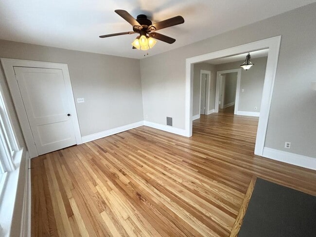 Building Photo - 214 Woodbine Ave