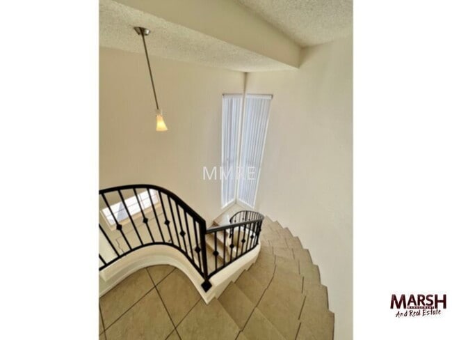Building Photo - Nice 2 bedroom townhome with all appliances &amp; community pool in Mesa!