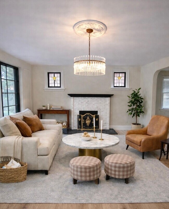 Building Photo - 408 S Hanley Rd