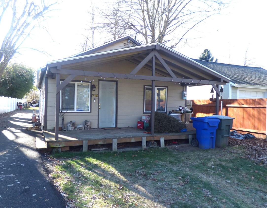 Primary Photo - 2 bed house in South Salem