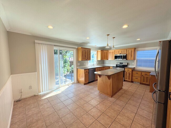 Building Photo - Gardener's Delight 4 Bed, 2.5 Bath House w...