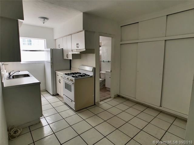 Building Photo - 1446 Ocean Dr
