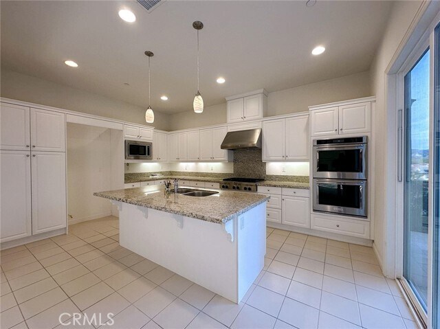 Building Photo - 10 Bellflower