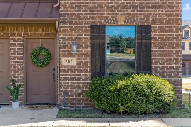 Foto del edificio - "Modern 2 Bed, 1.5 Bath Condo in Sanger, TX with 982 sq ft of Comfortable Living Space!"
