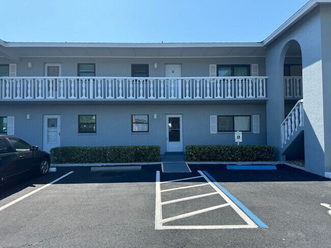 Building Photo - Come enjoy the best of Cocoa Beach!