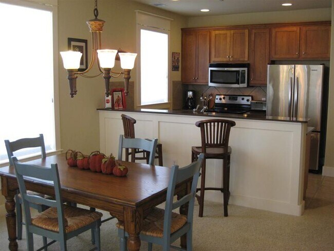 Building Photo - 6600 Lantern View Dr