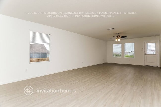 Building Photo - 3213 Roslyn Grist