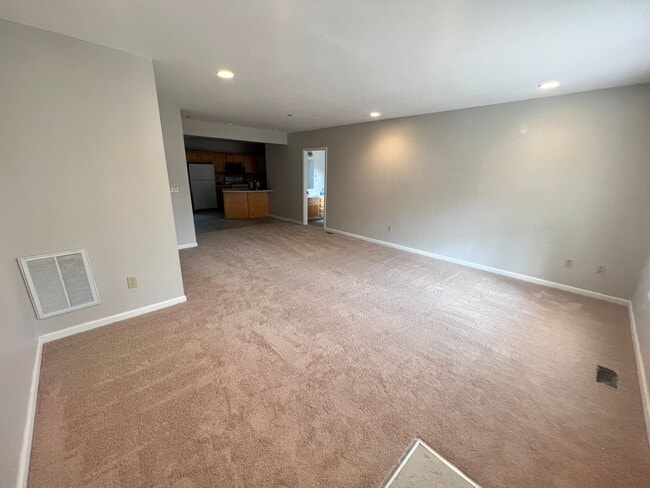 Building Photo - Beautiful Two Bedroom Town Homes available...