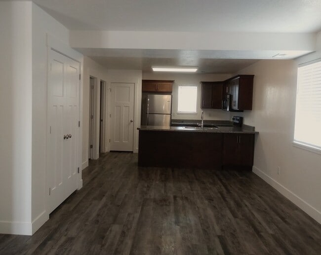 Building Photo - 91 E 200 S