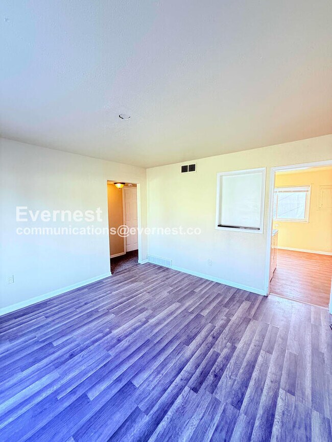 Foto del edificio - 24612 Berry Ave