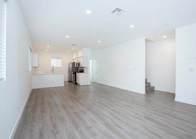 Building Photo - 5026 1/2 Cleon Ave