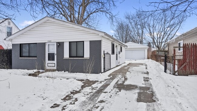 Foto del edificio - 15285 Buck St