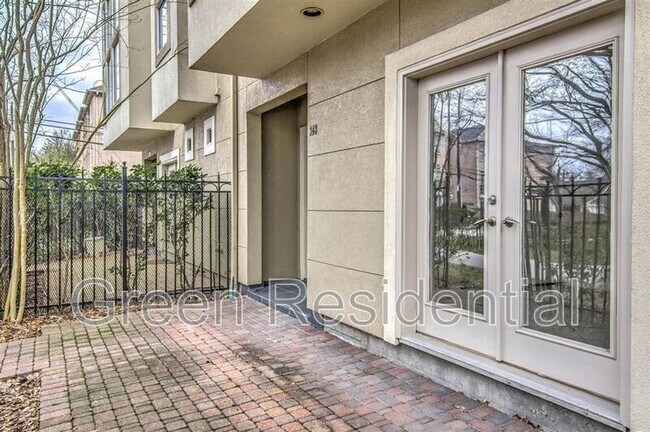 Building Photo - 328 Asbury St