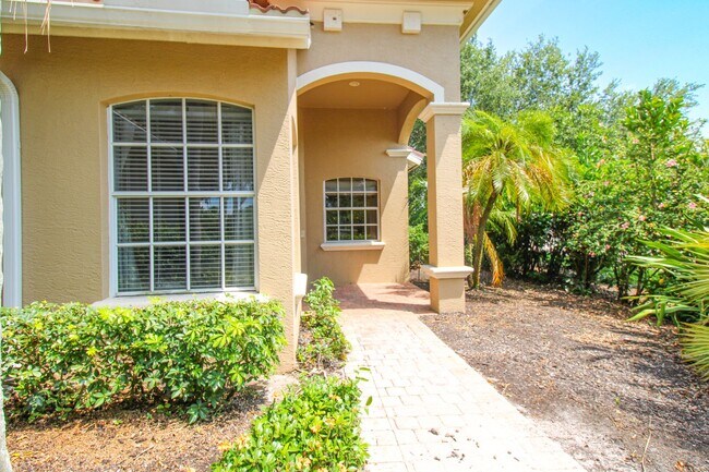 Foto del edificio - ** EDEN AT THE STRAND ** 3/2 FIRST FLOOR F...