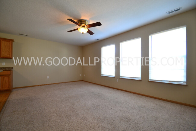 Foto del edificio - 2 Bedroom, 2 Bath Townhome in Ankeny