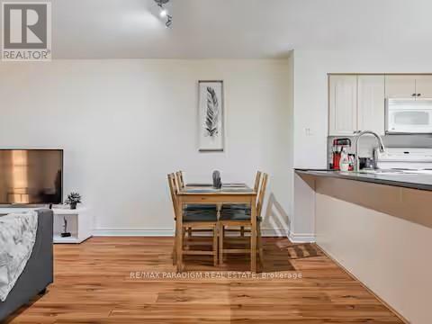 Building Photo - 30 Grand Trunk Crescent