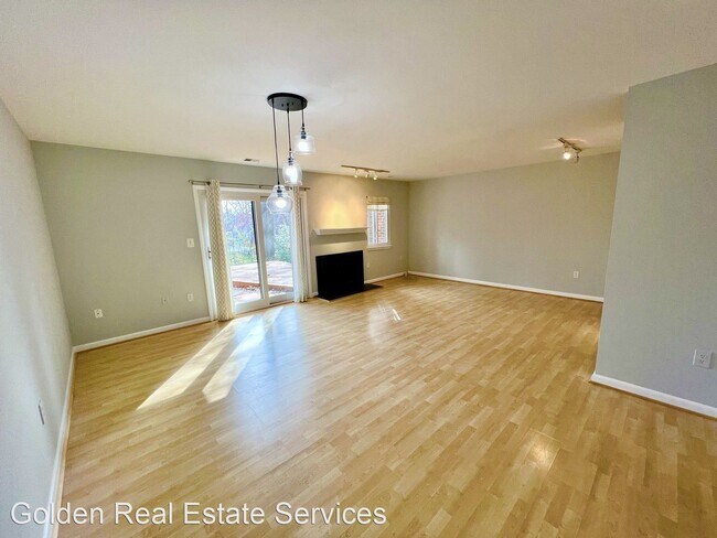 Foto del edificio - 3 br, 2.5 bath House - 1935 Winterport Clu...