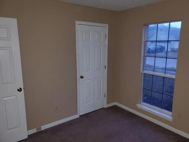 Foto del edificio - 6915 Brady Hill Dr