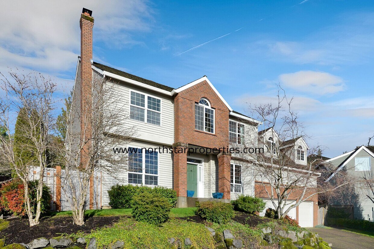 Primary Photo - West Linn Traditional in Coveted Vista Rid...