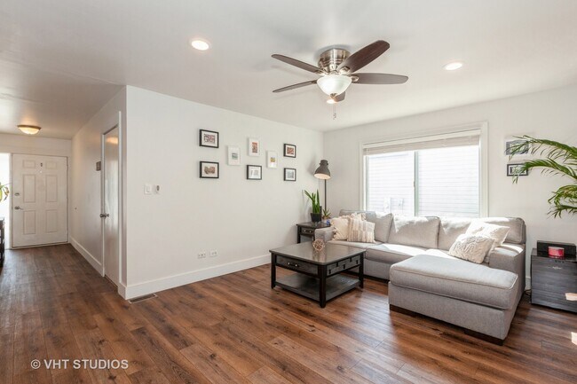 Building Photo - 6836 Redwing Dr