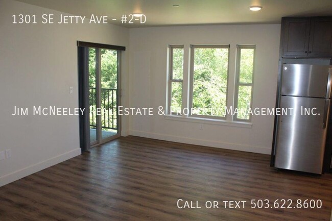 Building Photo - Second level 2 bed/ 1 bath with 1 Assigned...