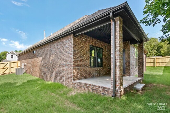 Foto del edificio - 2196 N Woodlark Ln