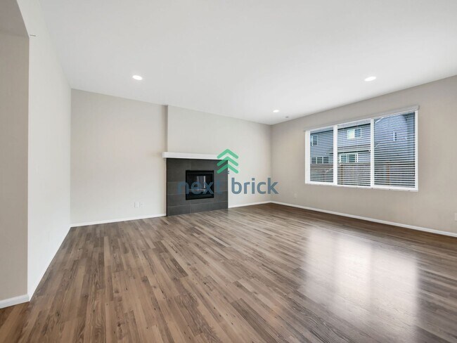 Foto del edificio - 5 Bed 3 Bath Single-Family Home Available ...