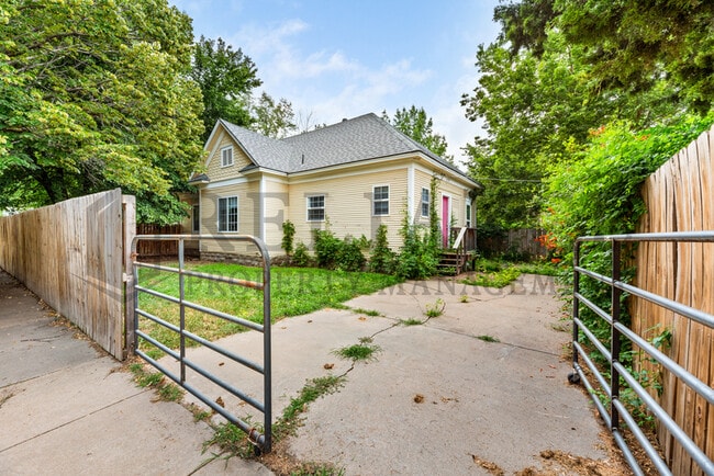 Building Photo - 201 S Volutsia Ave