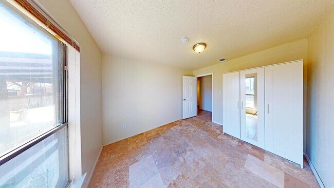Building Photo - 1315 Rockbrook Dr