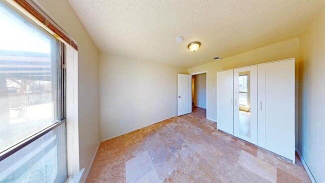 Foto del edificio - 1315 Rockbrook Dr
