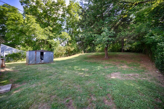 Foto del edificio - 907 Fairway Dr NW