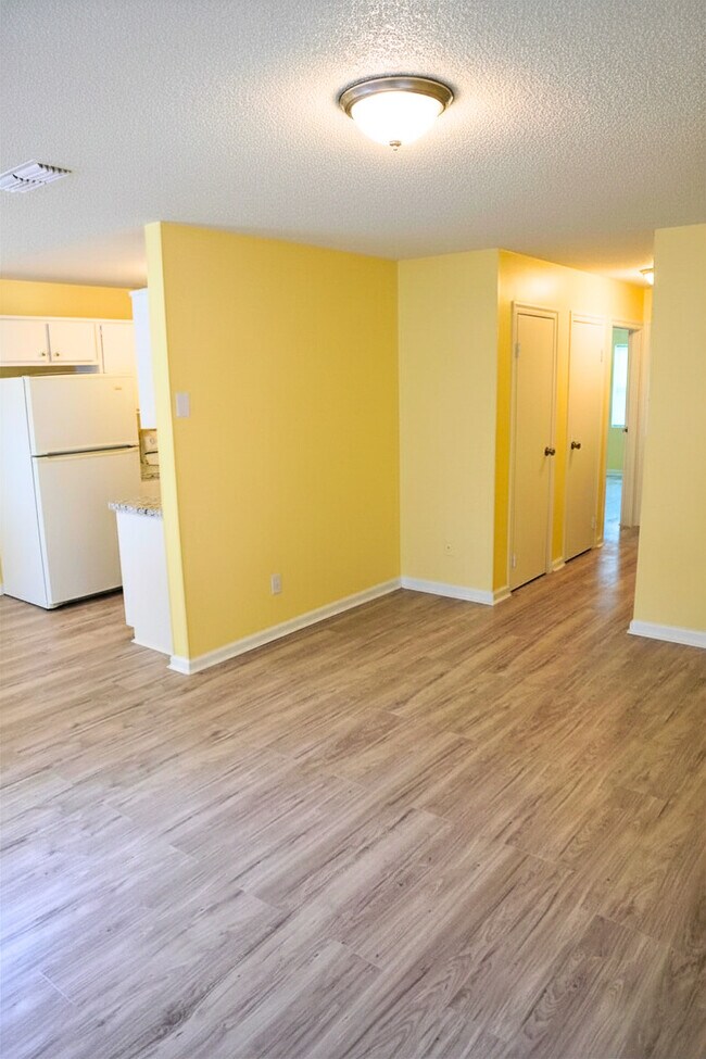 Foto del edificio - 7190 Conant Ave