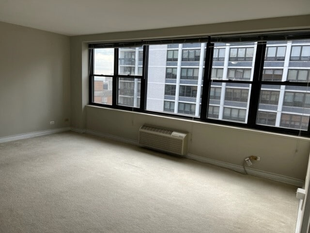 Building Photo - 850 N Dewitt Pl