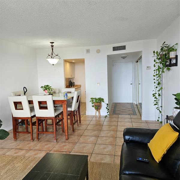 Foto del edificio - 2350 NE 135th St