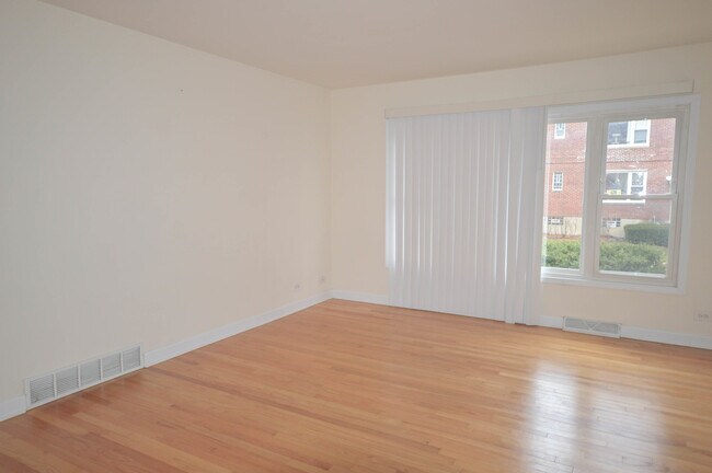 Building Photo - 1153 Deerfield Rd