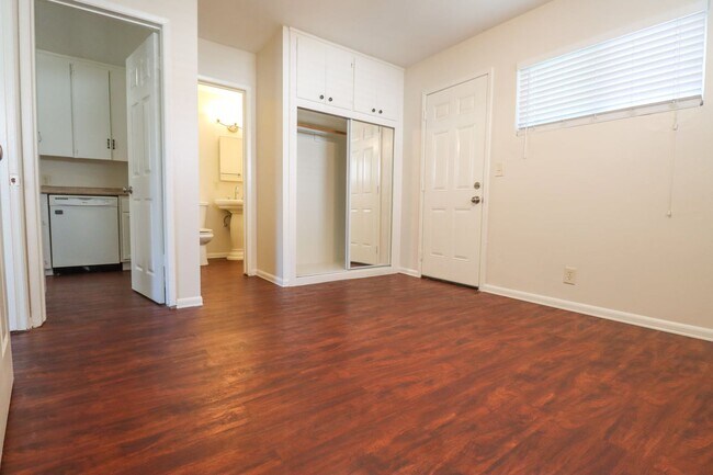 Foto del edificio - 913 W 19th St
