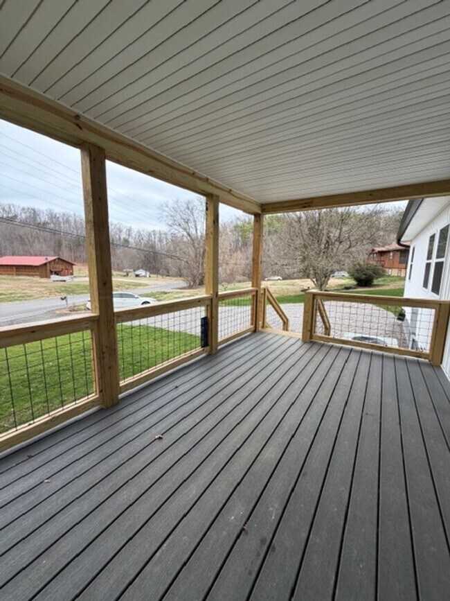 Foto del edificio - Walland 37886 - Fully remodeled 3 bedroom, 2 bath home - Contact Ed Johnson (865) 924-5045