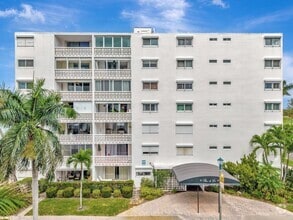 Building Photo - 1 N Golfview Rd