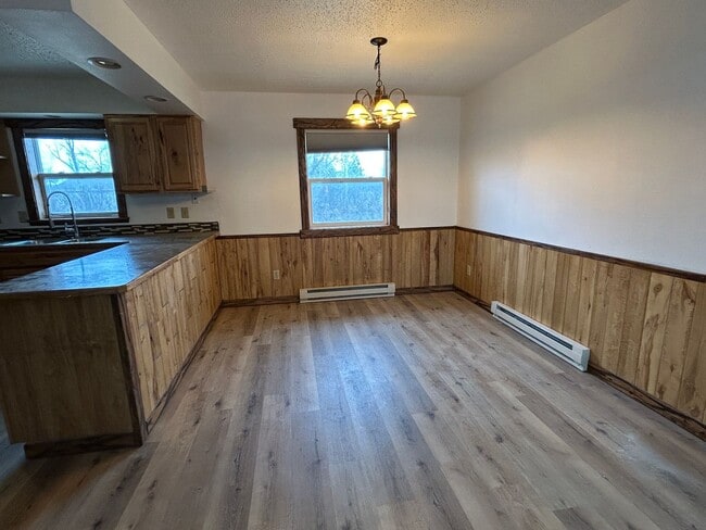 Foto del edificio - 253 W Main St