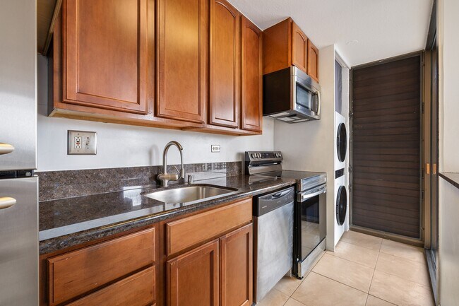 Foto del edificio - 1 Bed 1 Bath 1 Parking Condo in Makiki