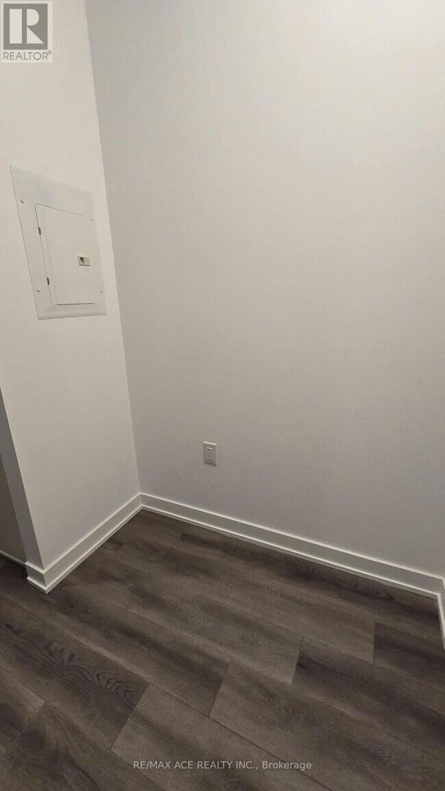 Photo du bâtiment - 7439 Kingston Rd