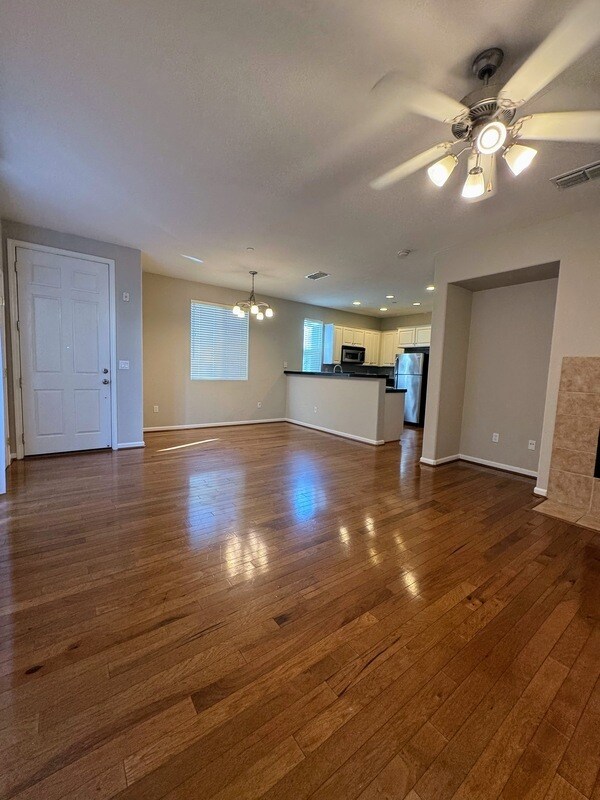 Building Photo - 1110 Esplanade Cir