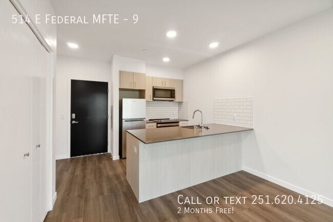 Foto del edificio - Move into this stylish apartment with roof...